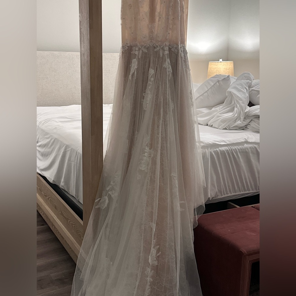 Lace Bridal Gown​​ - Picture 4 of 7